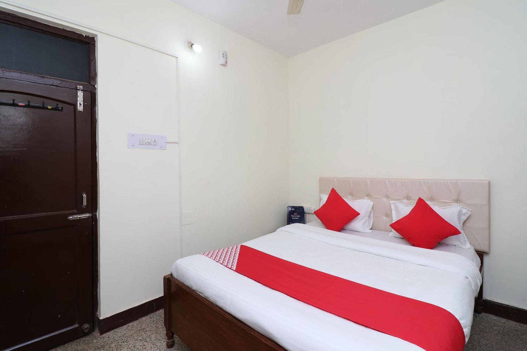 Hotel Shreya Бхубанешвар Екстериор снимка