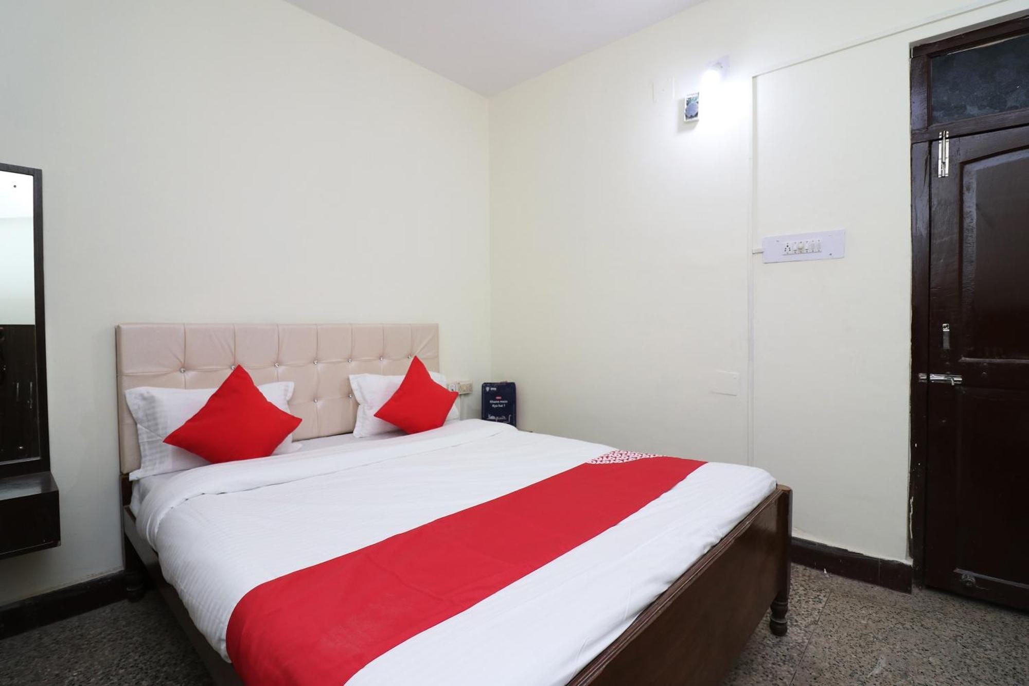 Hotel Shreya Бхубанешвар Екстериор снимка