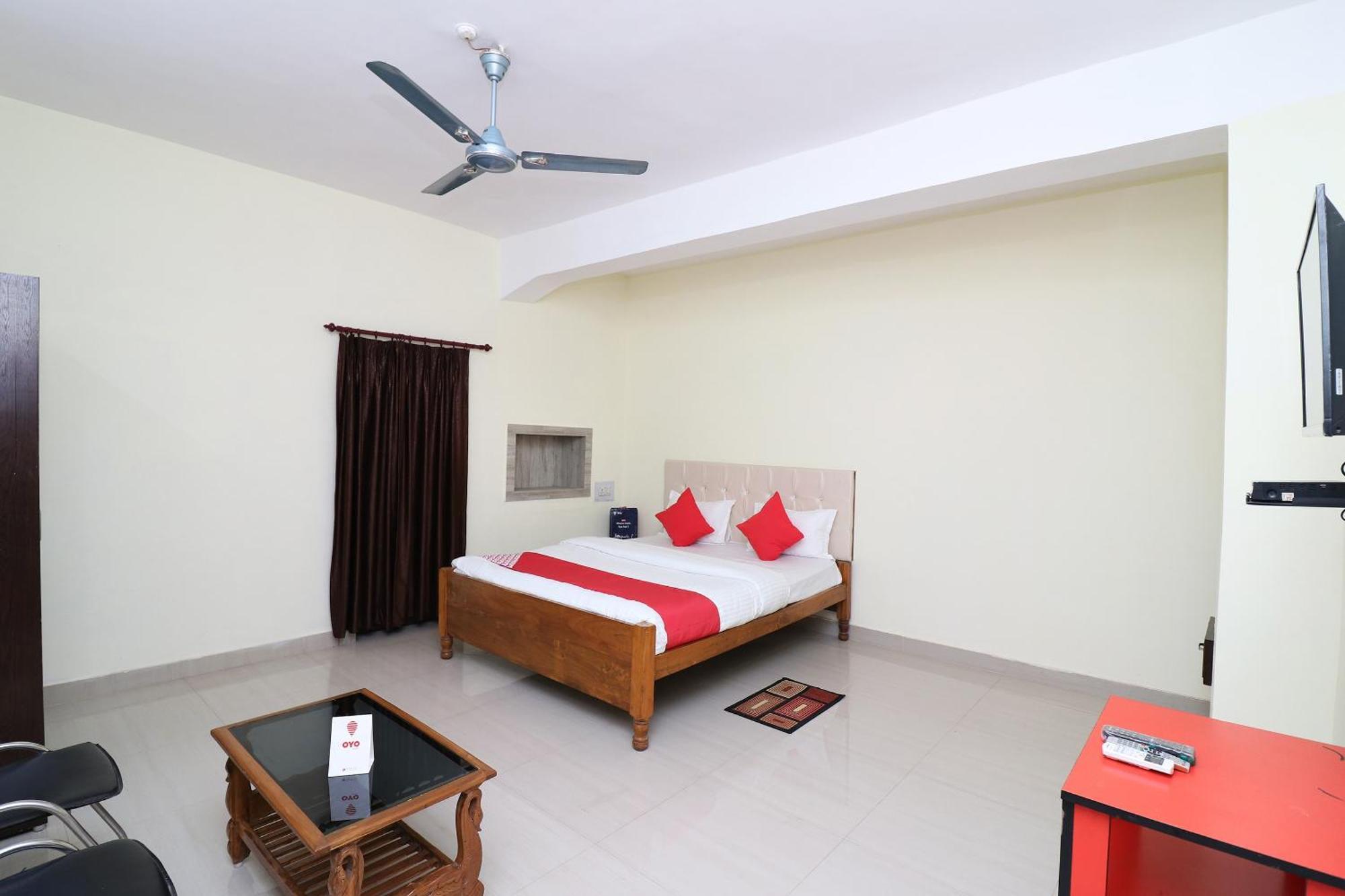 Hotel Shreya Бхубанешвар Екстериор снимка