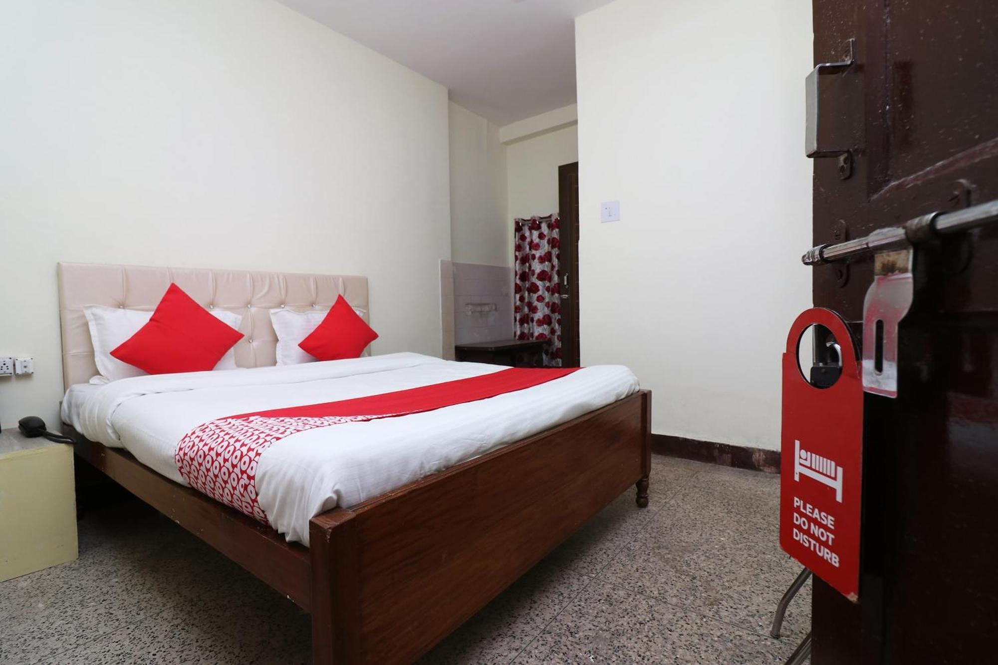 Hotel Shreya Бхубанешвар Екстериор снимка