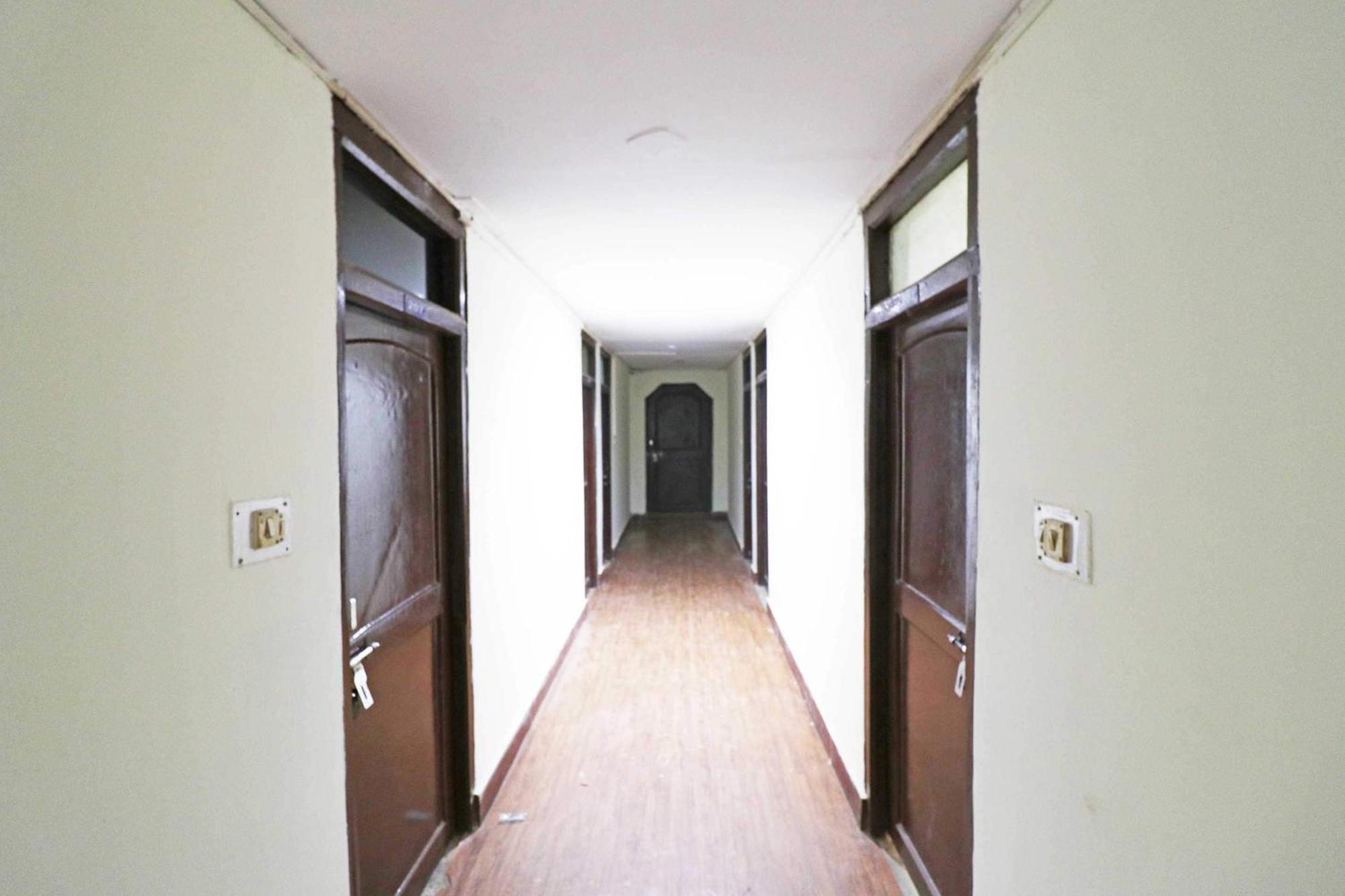 Hotel Shreya Бхубанешвар Екстериор снимка
