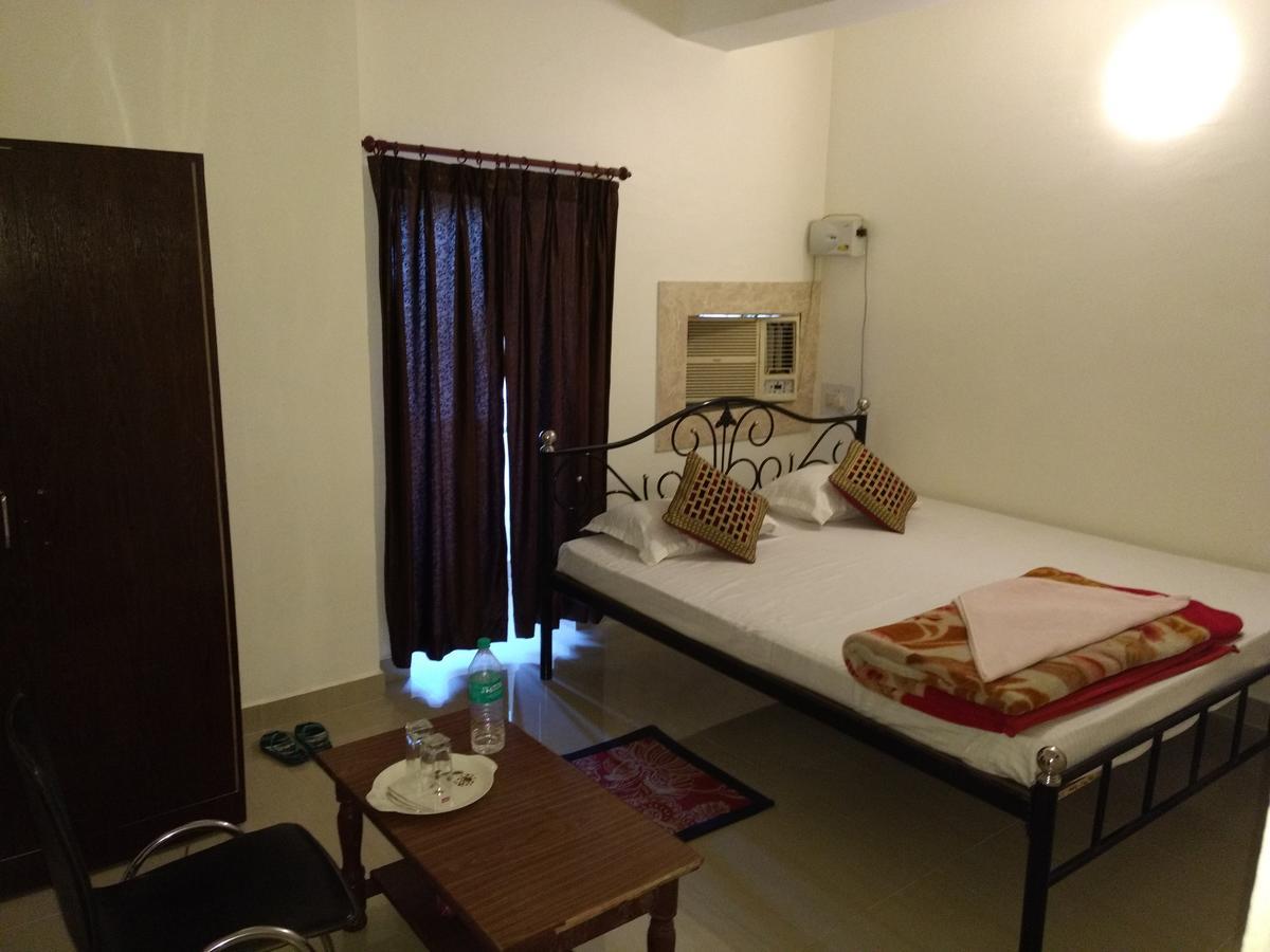 Hotel Shreya Бхубанешвар Екстериор снимка